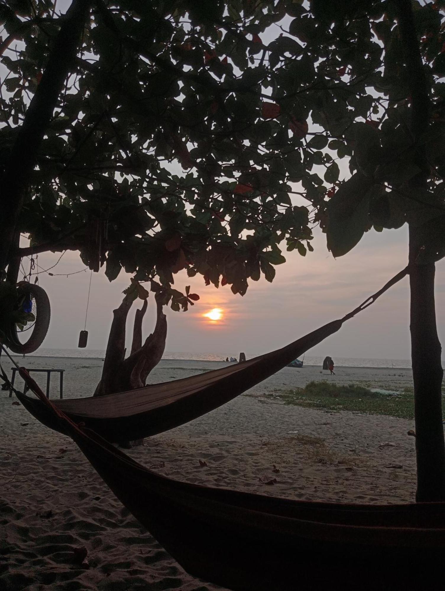Beachcampers Only For Foreign Traveler'S Alappuzha Exteriör bild